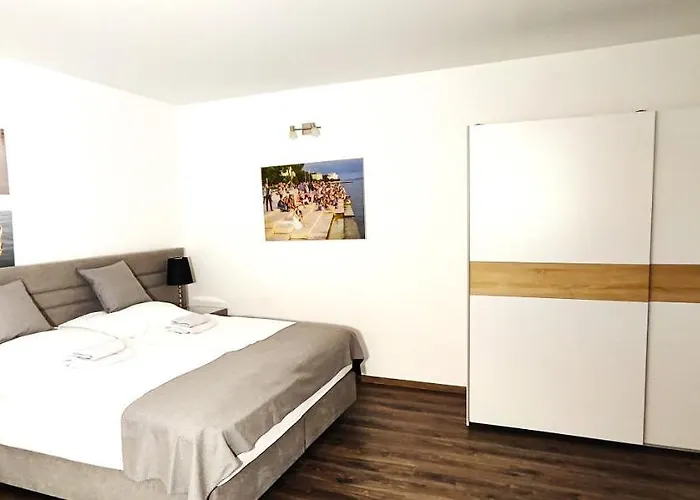 Arta Vela - Old Town Centre * 扎达尔